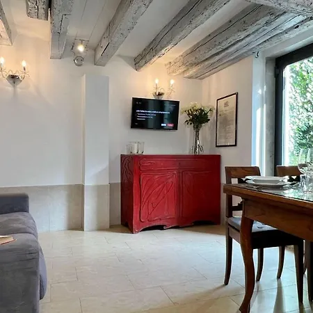 Apartment Flowery