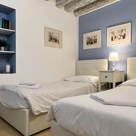 Flowery Apartment Venice
