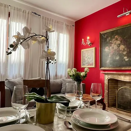 Flowery Apartment Venice